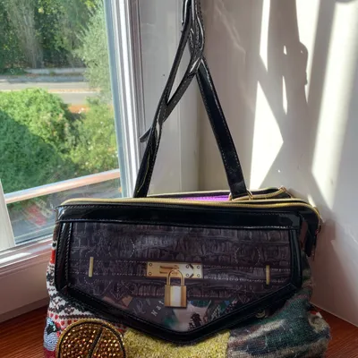 Sac à main en tissu et brillant et charol, Volum